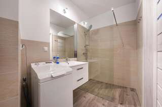 Апартаменты Apartamenty Sun&Snow Osiedle Bursztynowe Колобжег One-Bedroom Apartment - Bałtycka 11 B-2