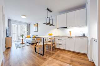 Апартаменты Apartamenty Sun&Snow Osiedle Bursztynowe Колобжег One-Bedroom Apartment - Bałtycka 11 B-5